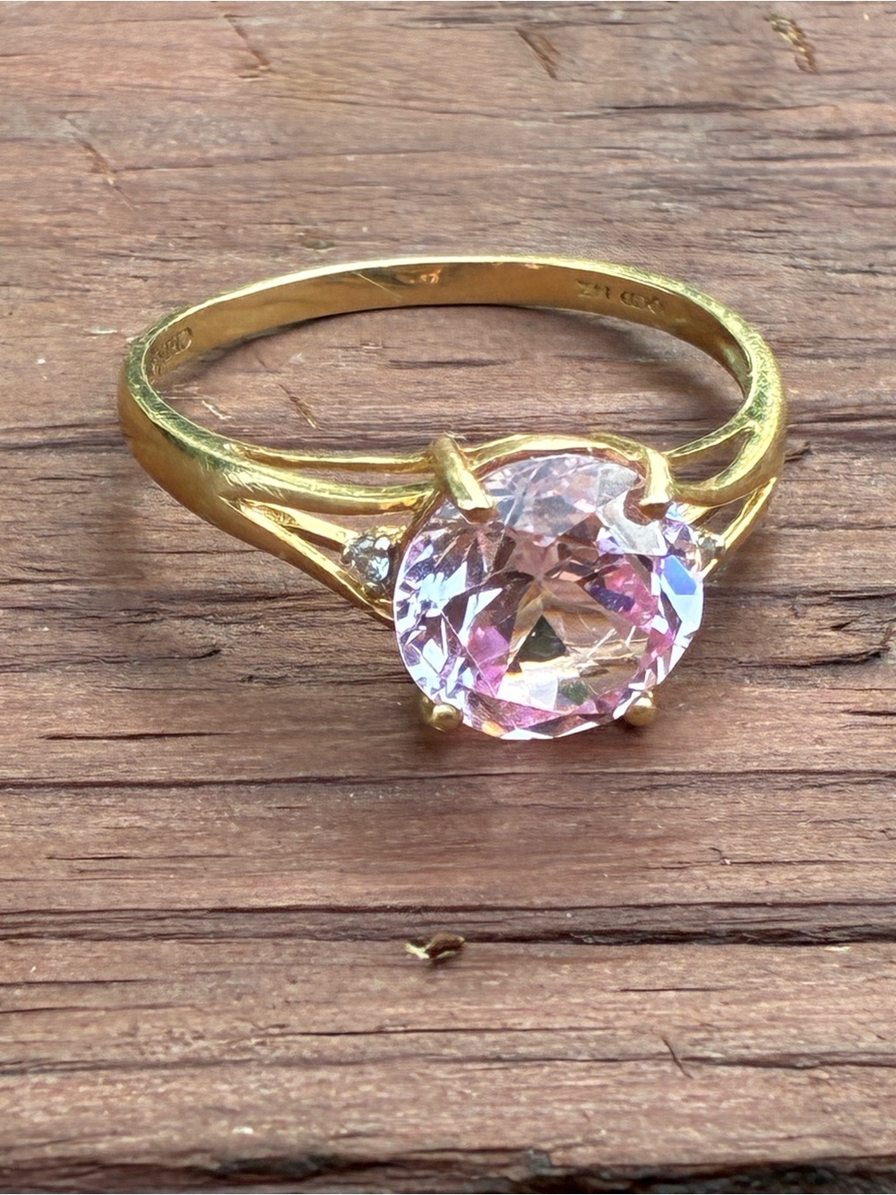 Vintage 14kt  gold ring with faceted baby pink stone